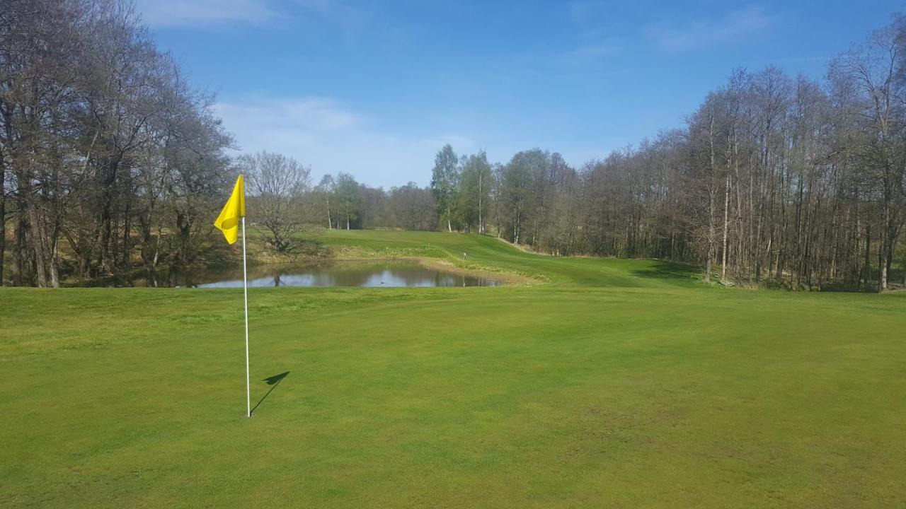 Melleruds Golfklubb Bed & Breakfast Buitenkant foto