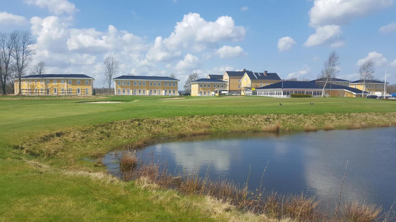 Melleruds Golfklubb Bed & Breakfast Buitenkant foto
