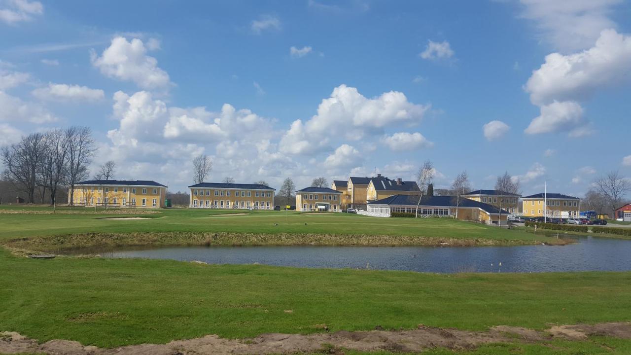 Melleruds Golfklubb Bed & Breakfast Buitenkant foto