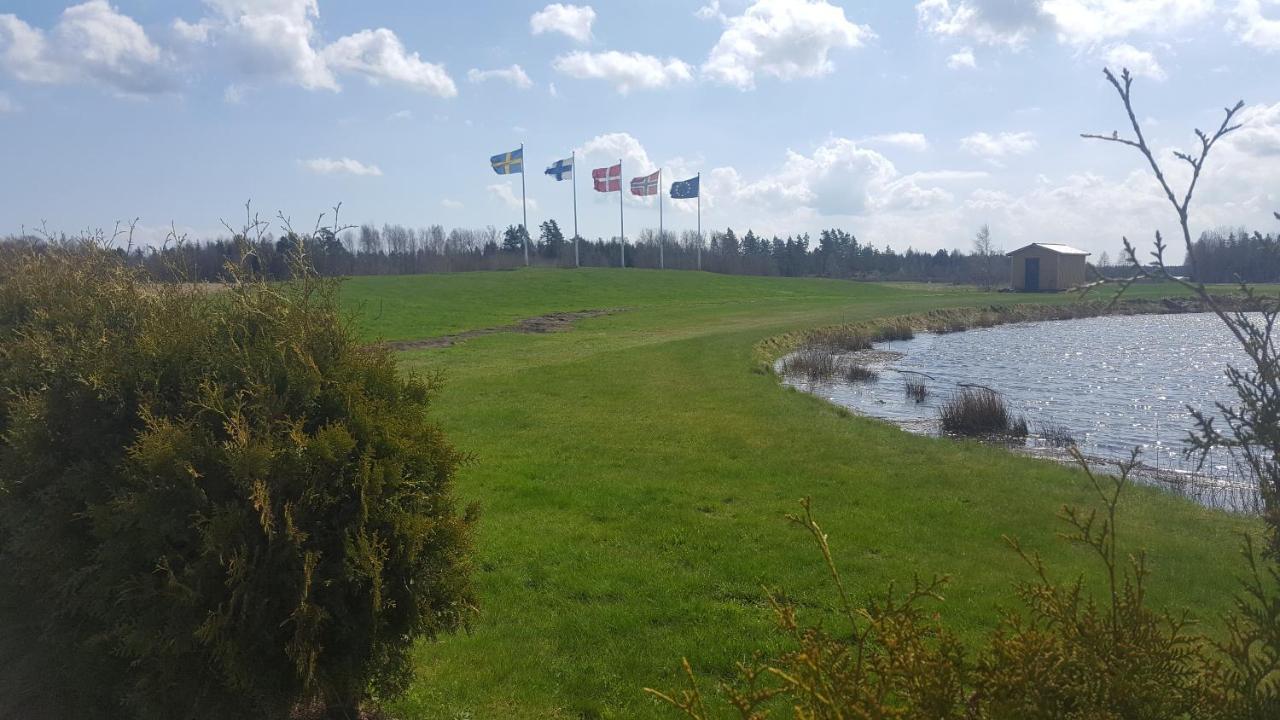 Melleruds Golfklubb Bed & Breakfast Buitenkant foto